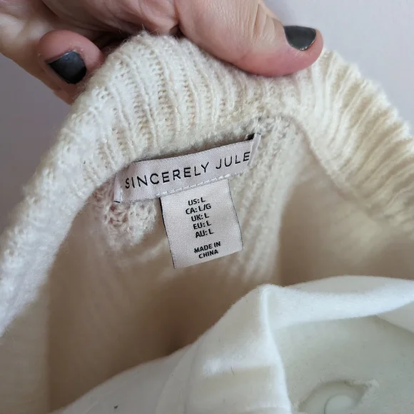 ☮️Cream color sweater with buttons☮️ - Picture 3 of 3